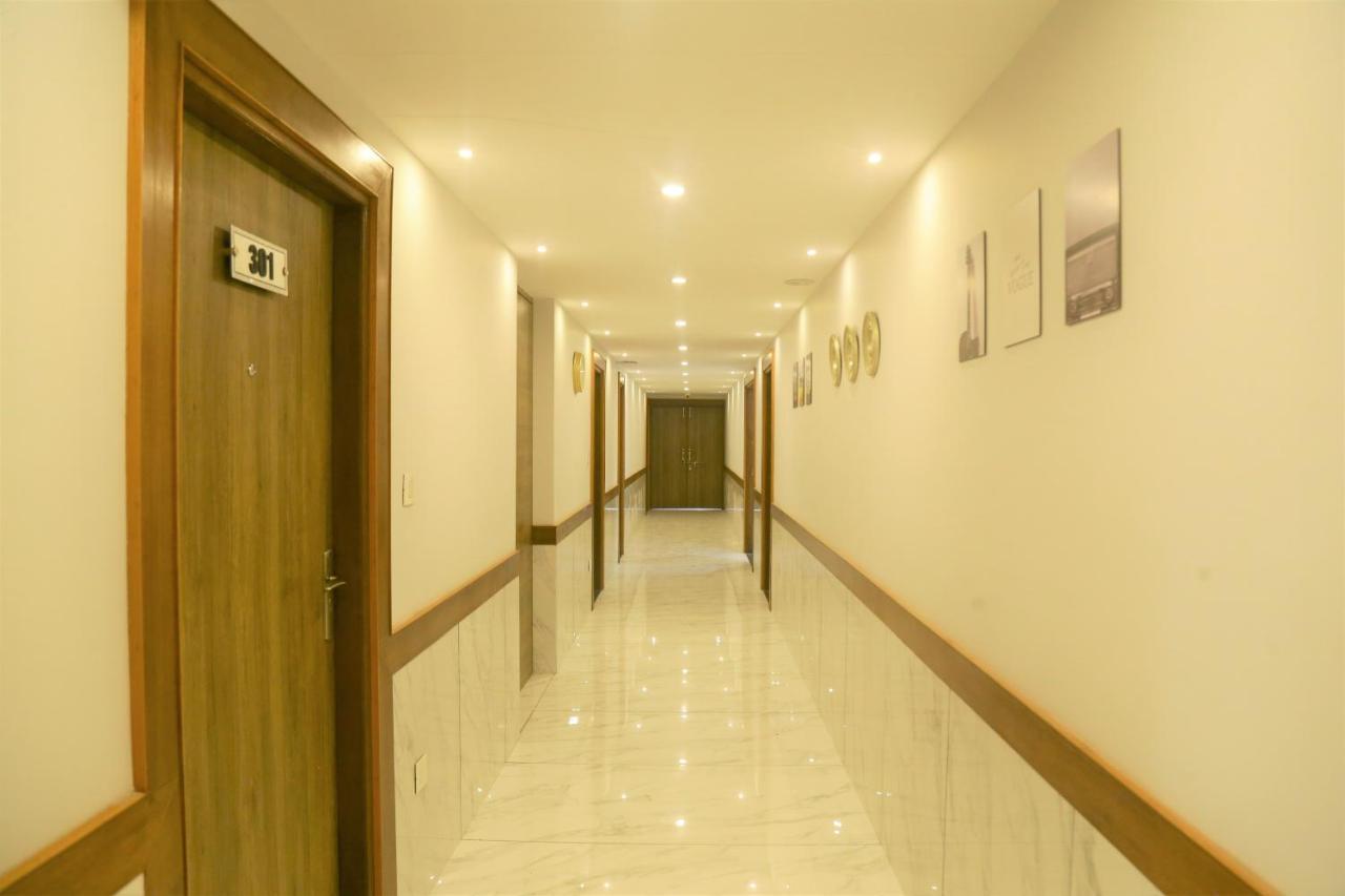 The Eleganza Hotel Jhājra Екстериор снимка