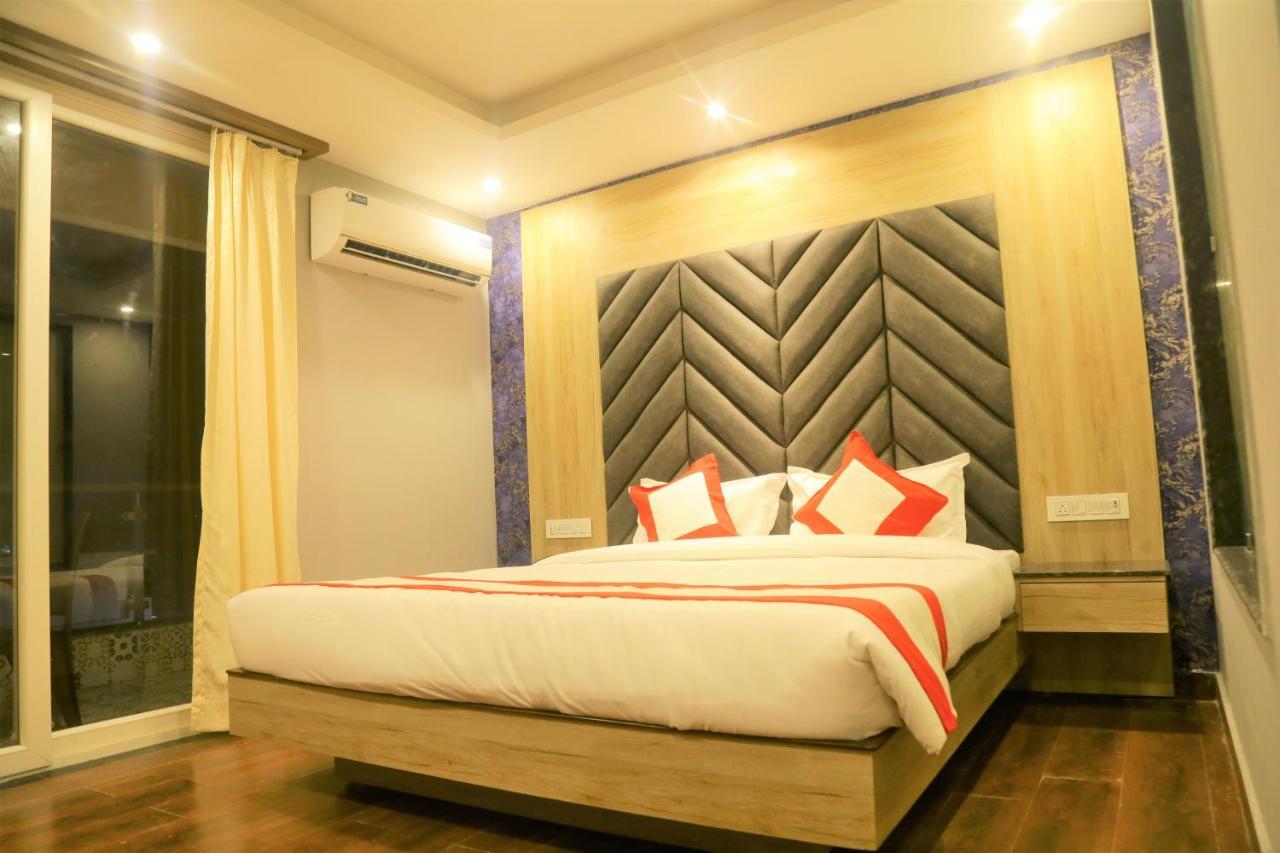 The Eleganza Hotel Jhājra Екстериор снимка