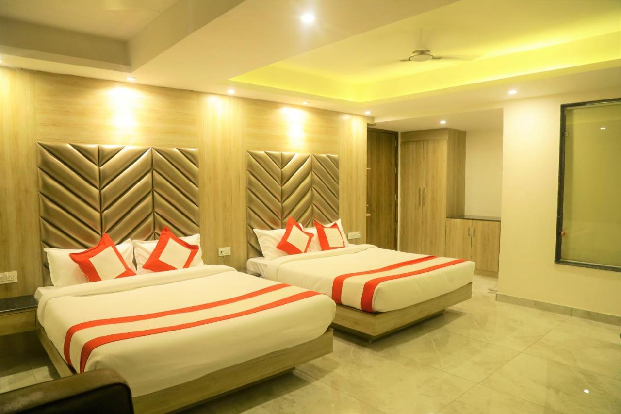 The Eleganza Hotel Jhājra Екстериор снимка