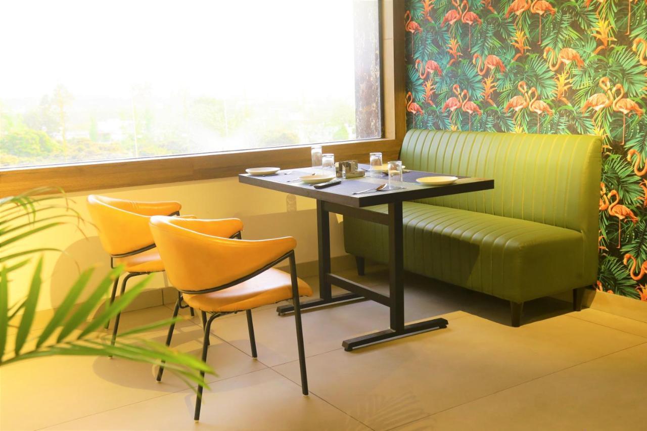 The Eleganza Hotel Jhājra Екстериор снимка