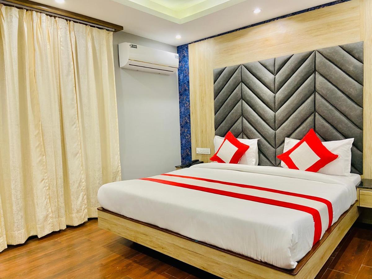 The Eleganza Hotel Jhājra Екстериор снимка