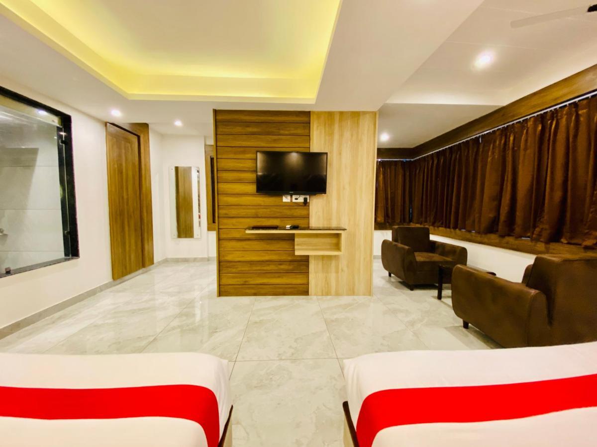 The Eleganza Hotel Jhājra Екстериор снимка