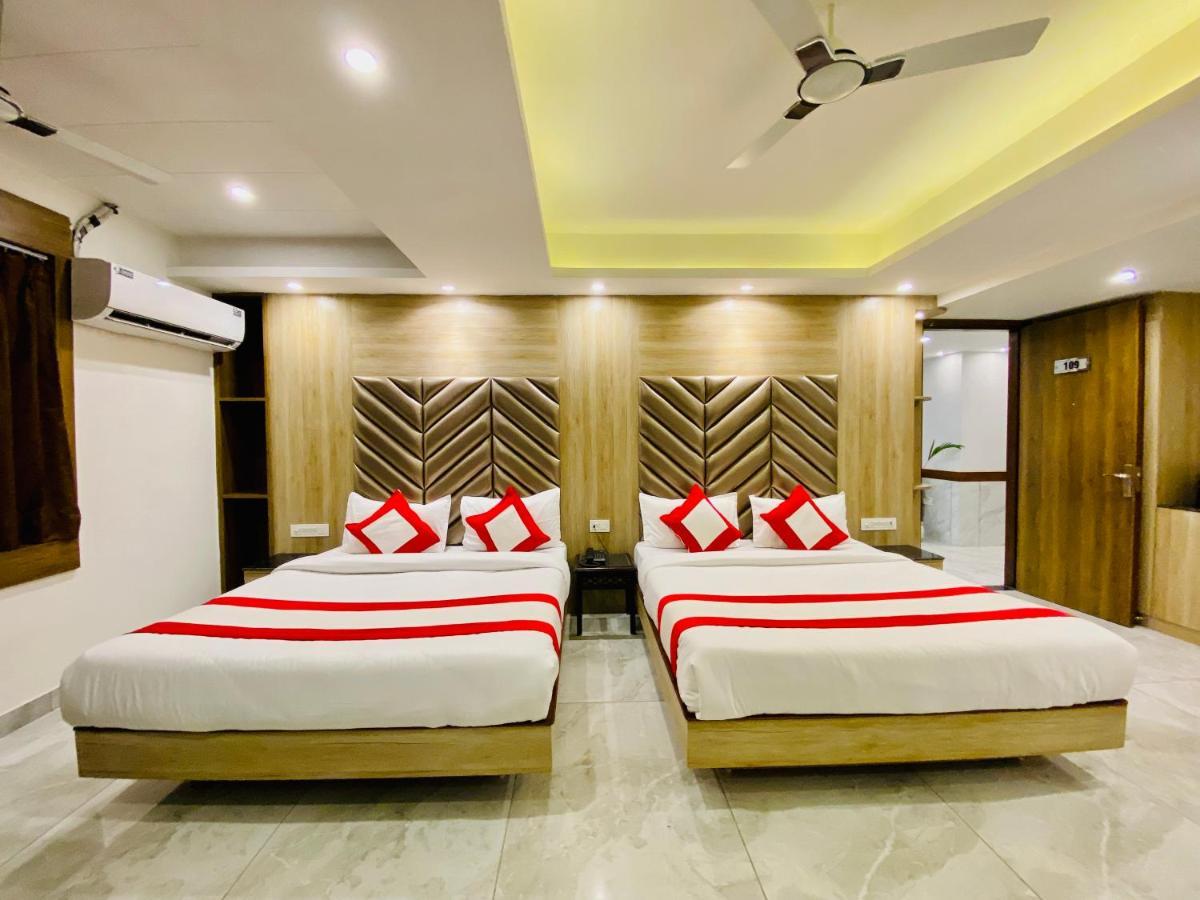 The Eleganza Hotel Jhājra Екстериор снимка