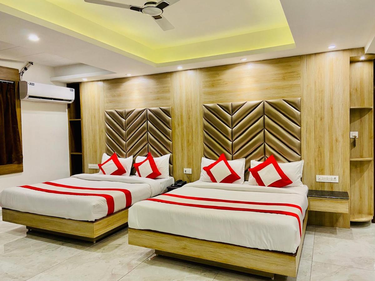 The Eleganza Hotel Jhājra Екстериор снимка