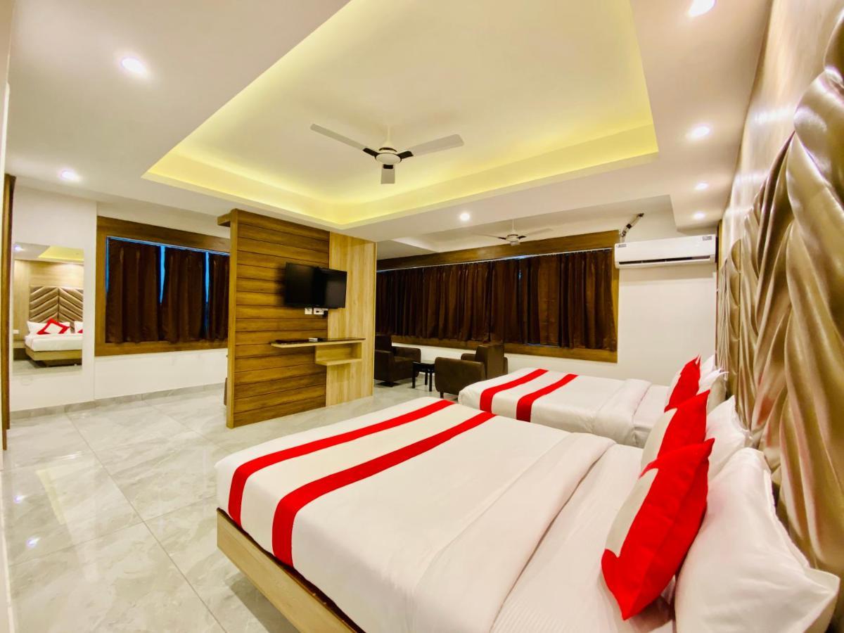 The Eleganza Hotel Jhājra Екстериор снимка