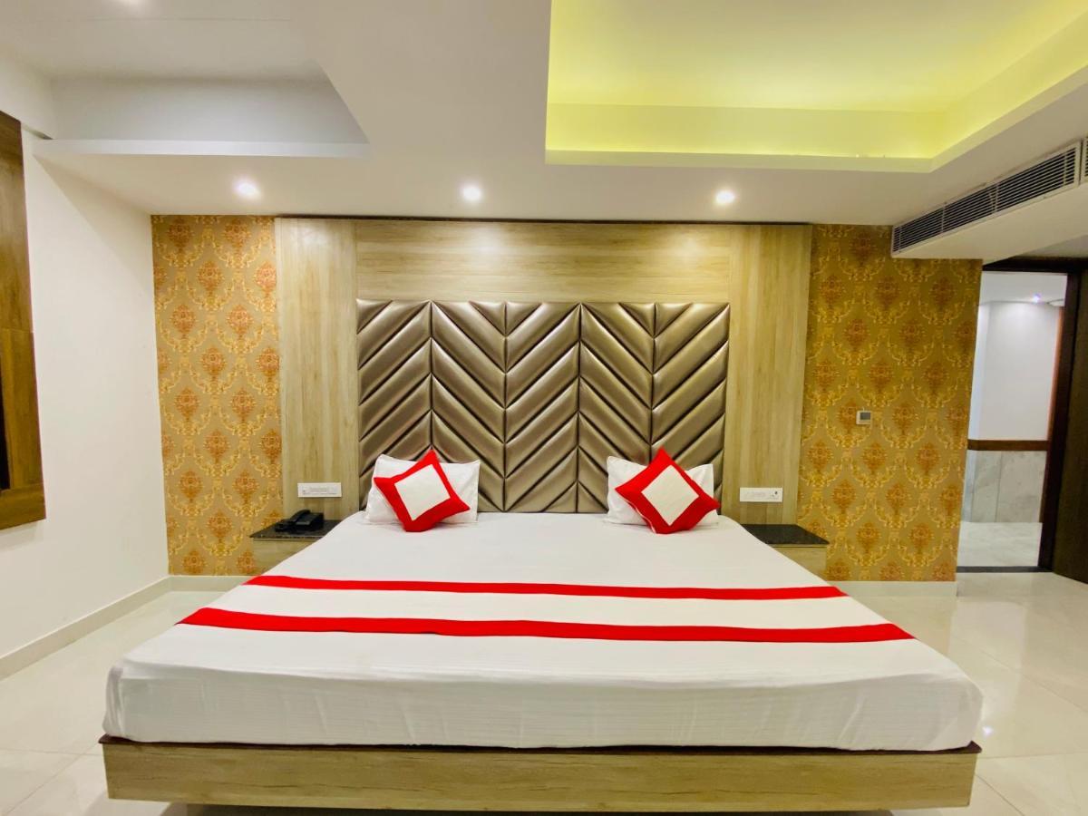 The Eleganza Hotel Jhājra Екстериор снимка
