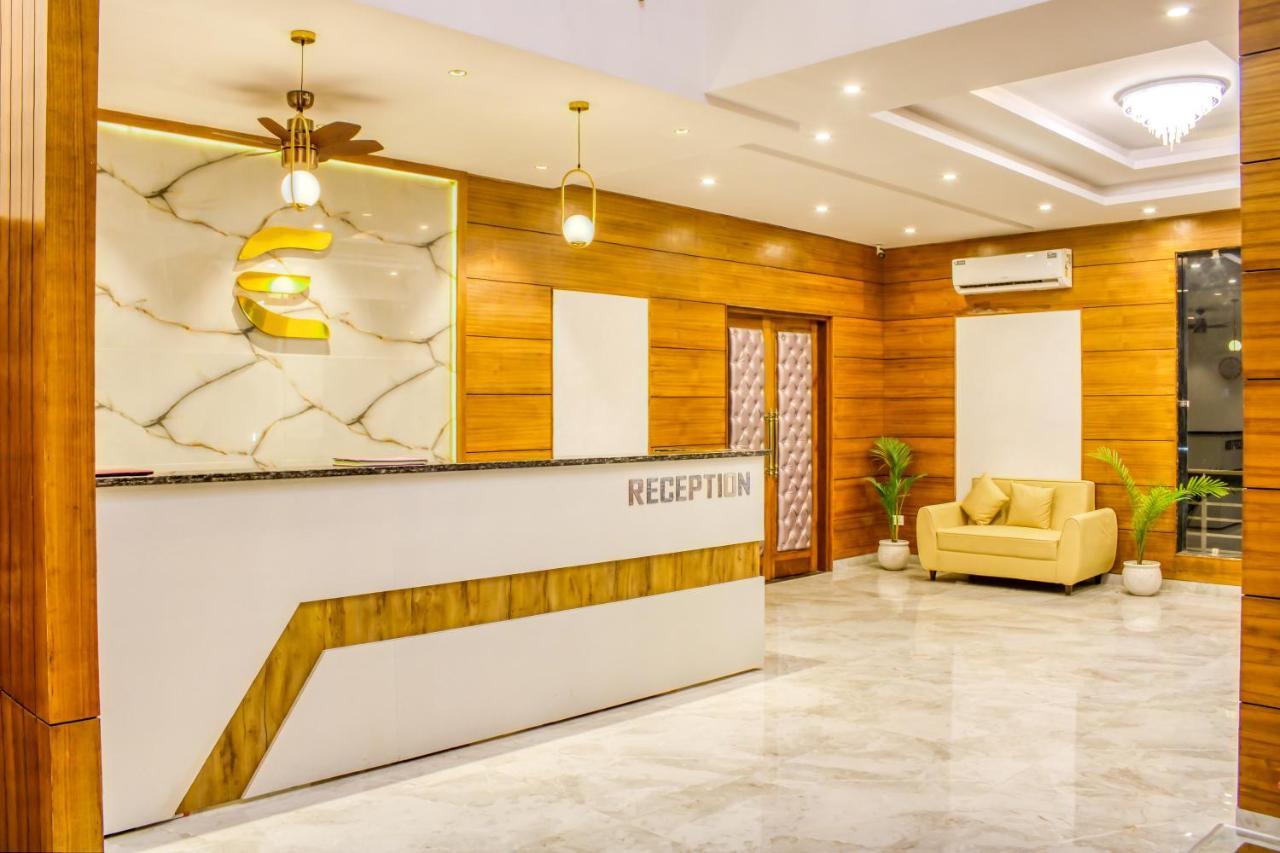 The Eleganza Hotel Jhājra Екстериор снимка