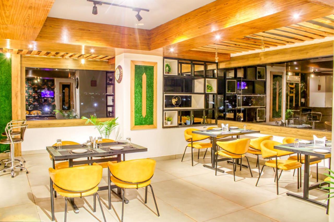 The Eleganza Hotel Jhājra Екстериор снимка