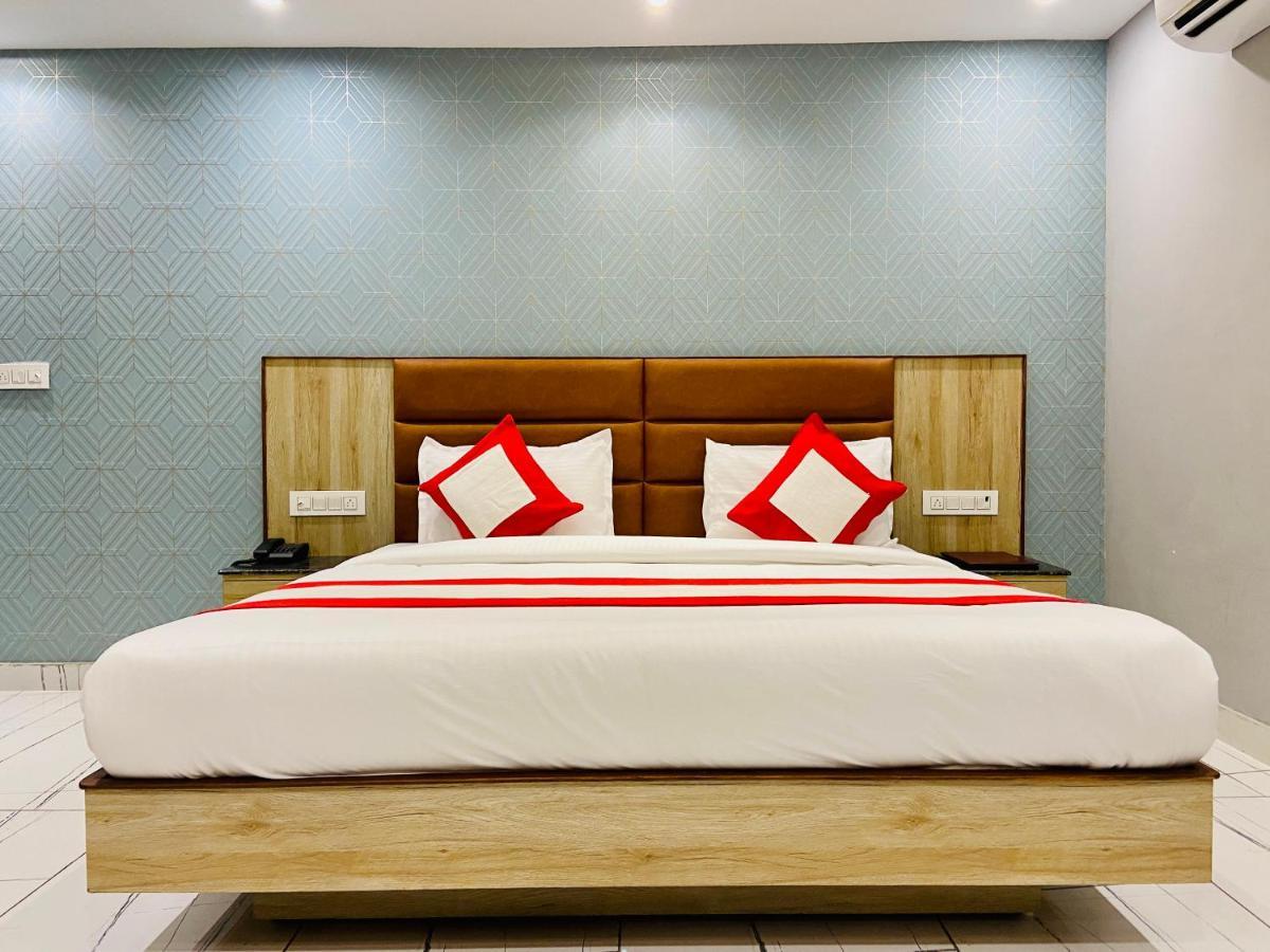 The Eleganza Hotel Jhājra Екстериор снимка