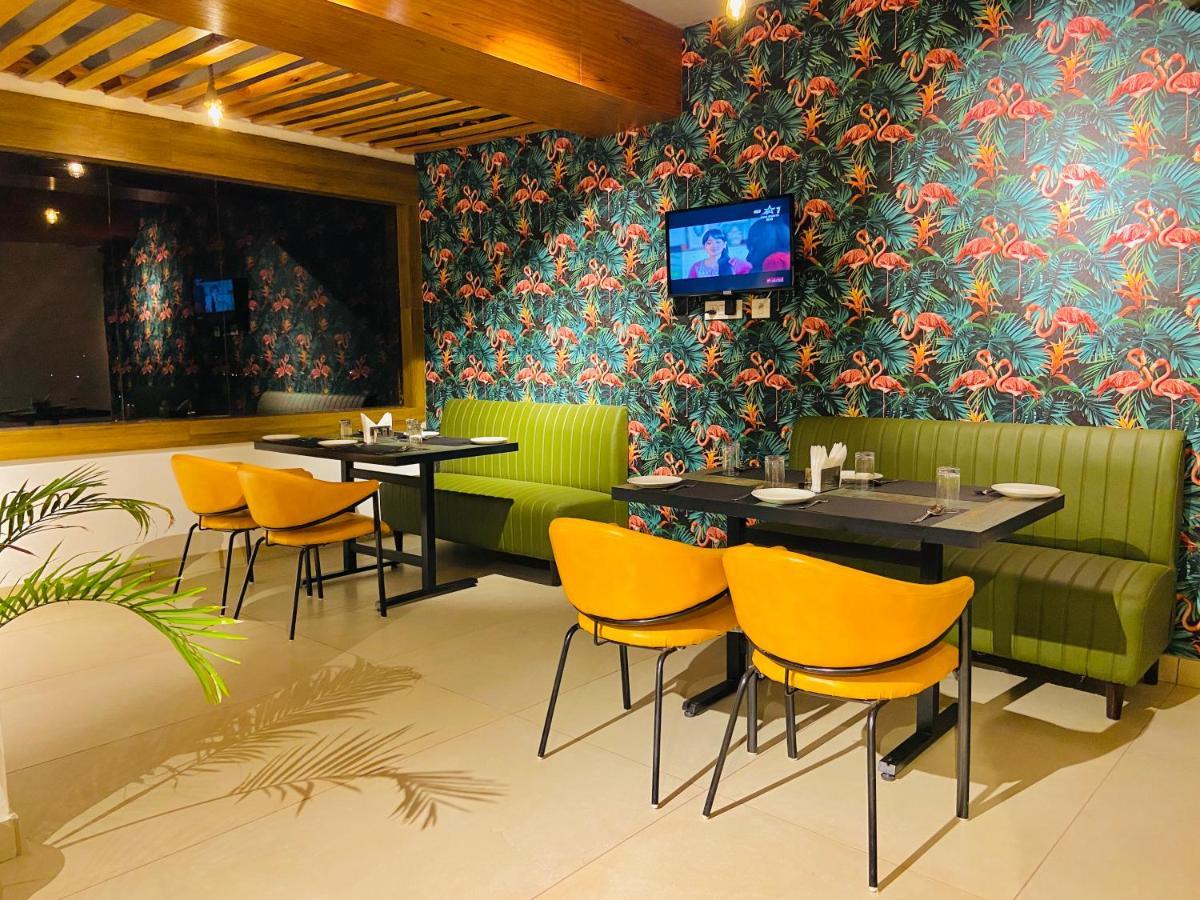 The Eleganza Hotel Jhājra Екстериор снимка