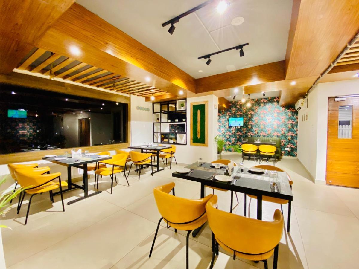 The Eleganza Hotel Jhājra Екстериор снимка