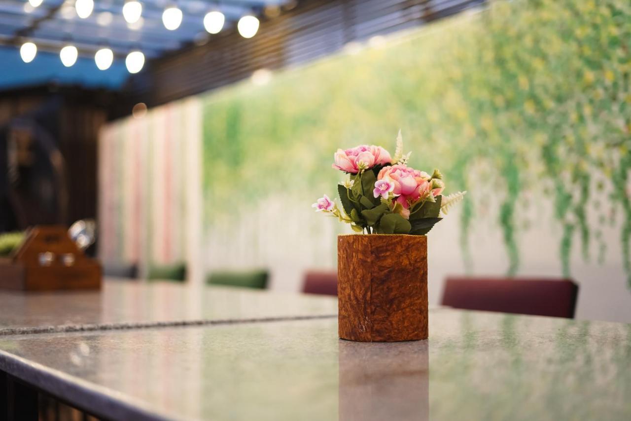 The Eleganza Hotel Jhājra Екстериор снимка