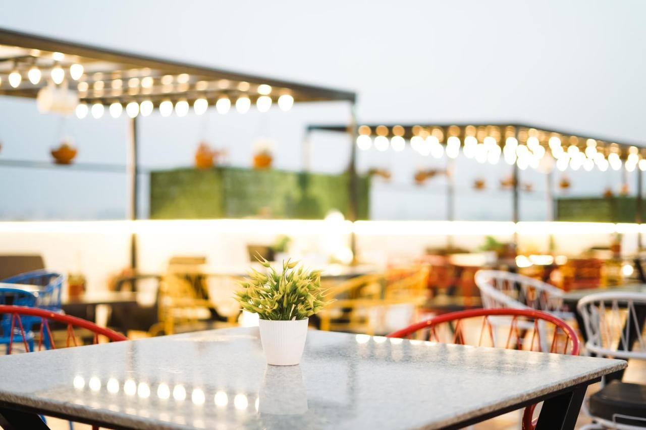 The Eleganza Hotel Jhājra Екстериор снимка