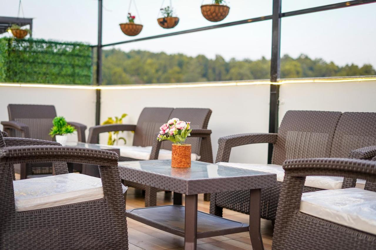 The Eleganza Hotel Jhājra Екстериор снимка