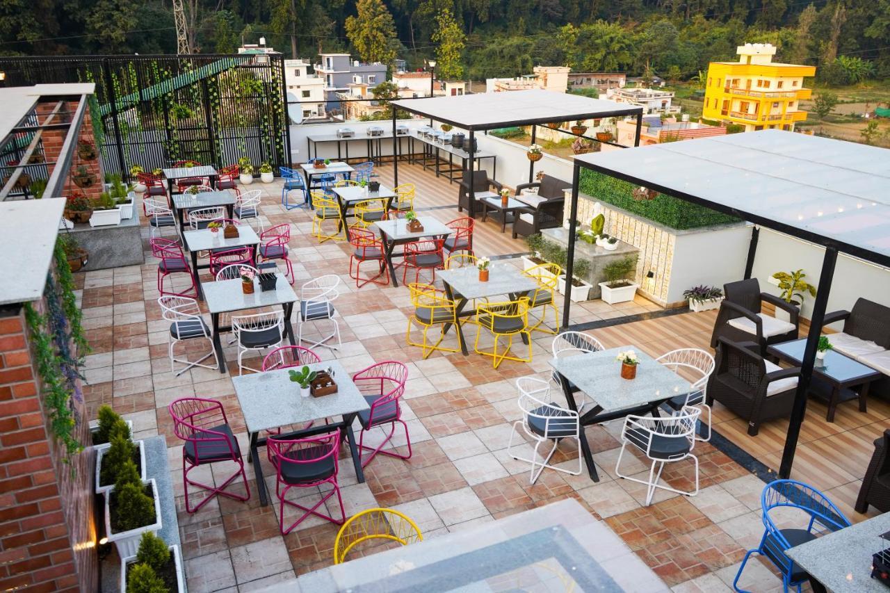 The Eleganza Hotel Jhājra Екстериор снимка