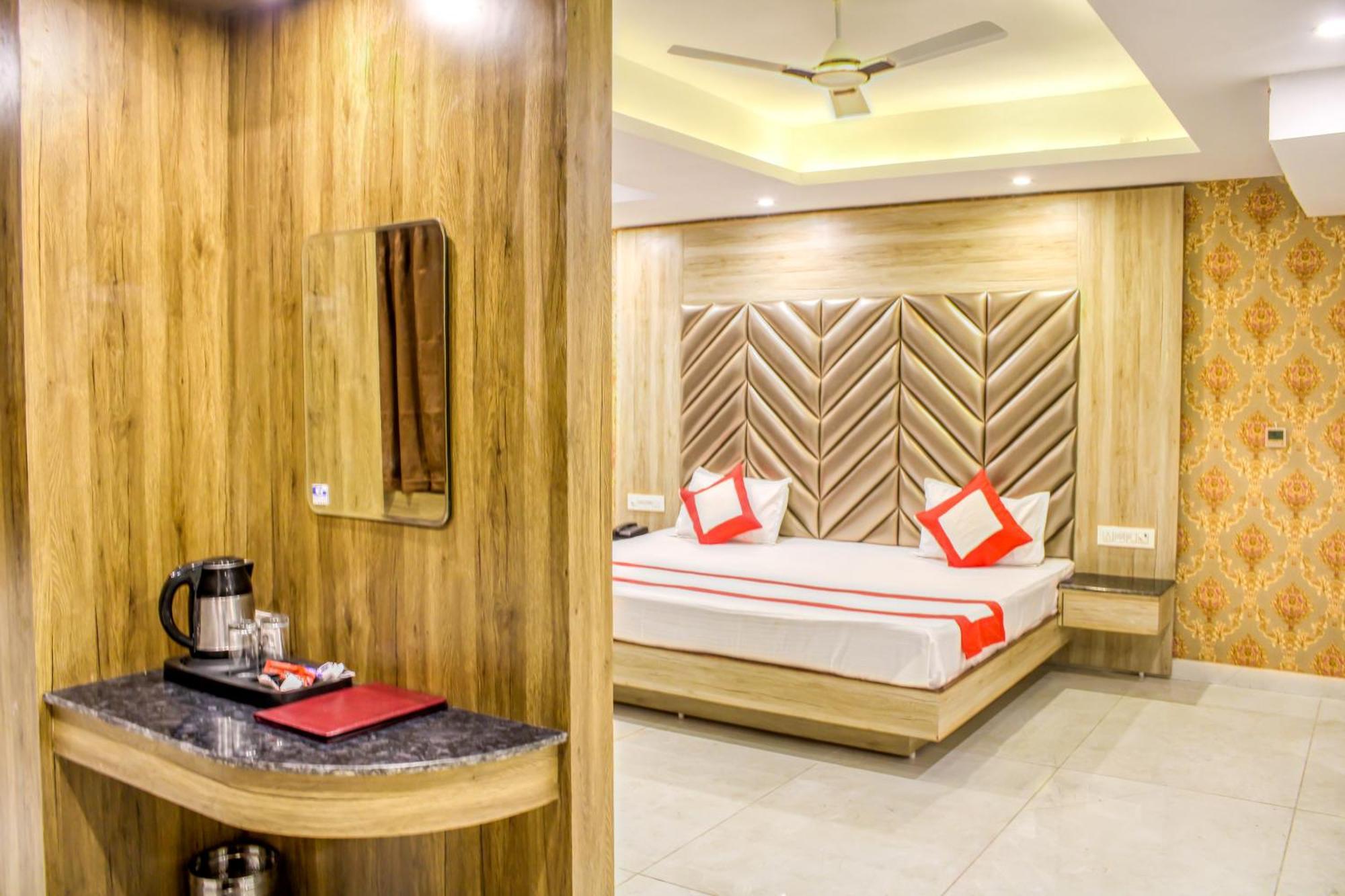 The Eleganza Hotel Jhājra Екстериор снимка