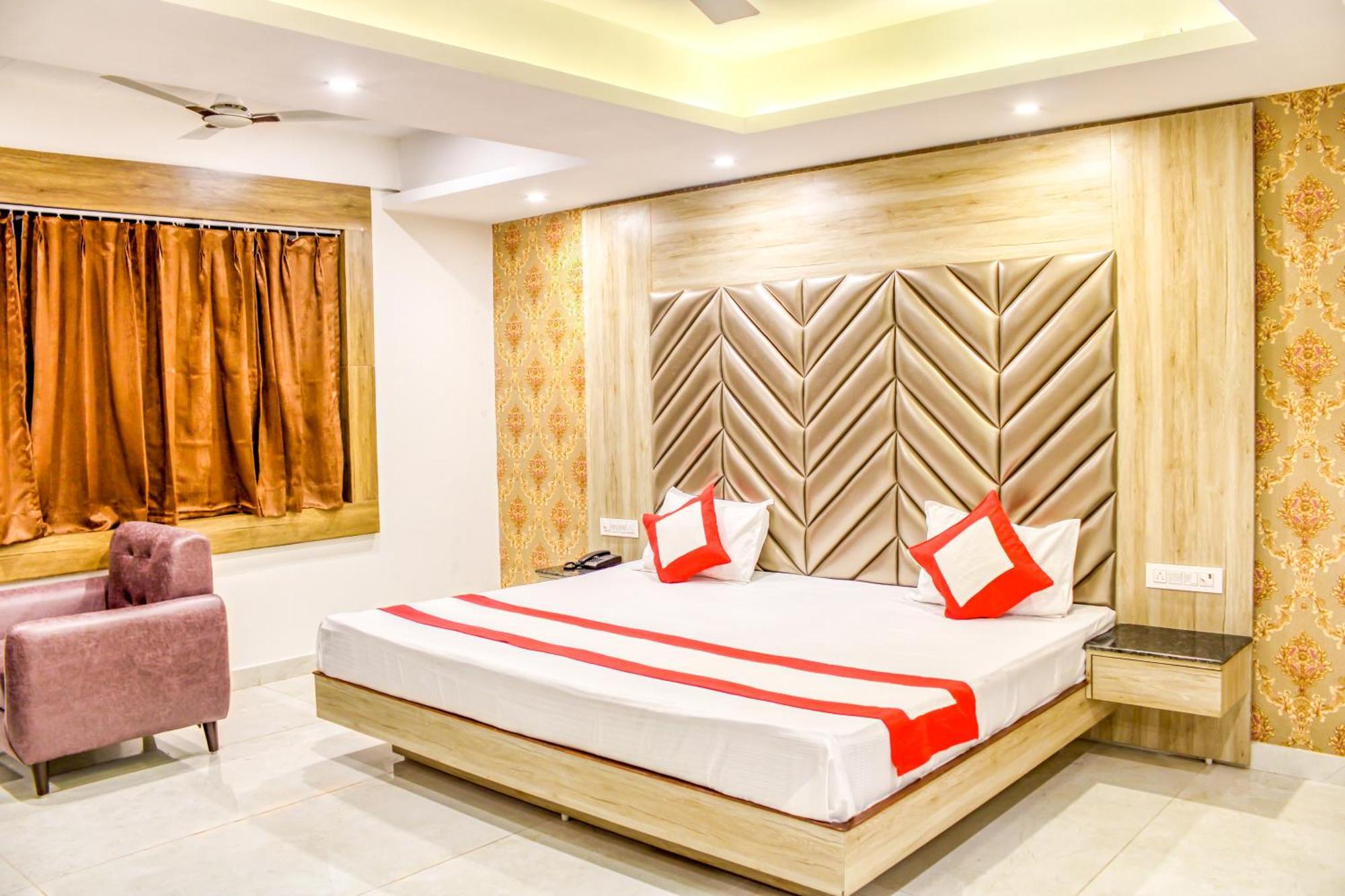 The Eleganza Hotel Jhājra Екстериор снимка
