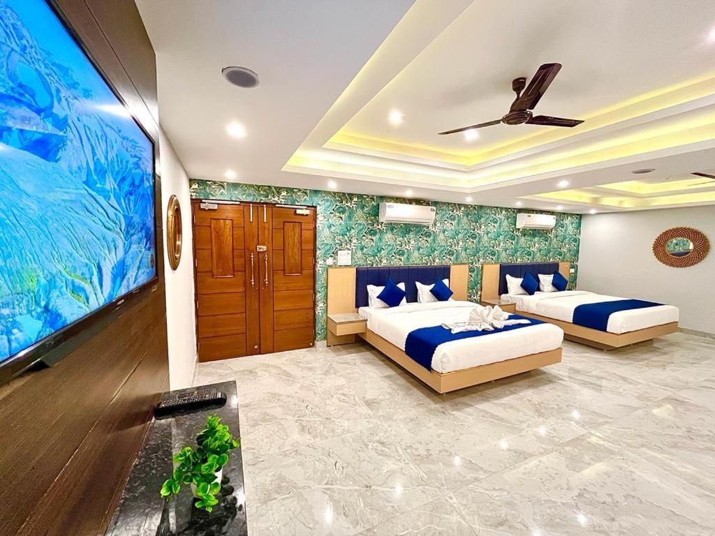 The Eleganza Hotel Jhājra Екстериор снимка