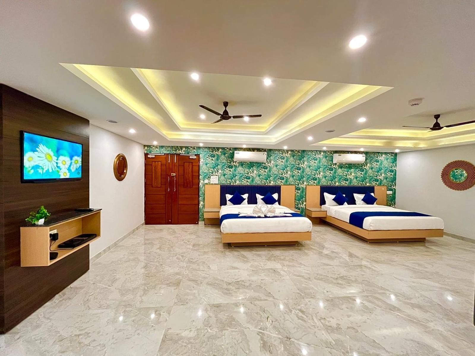 The Eleganza Hotel Jhājra Екстериор снимка